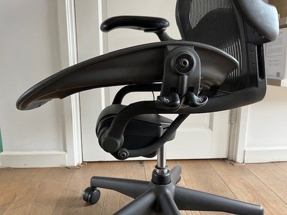 Image 1 of Herman Miller bureaustoel model Aeron grafiet