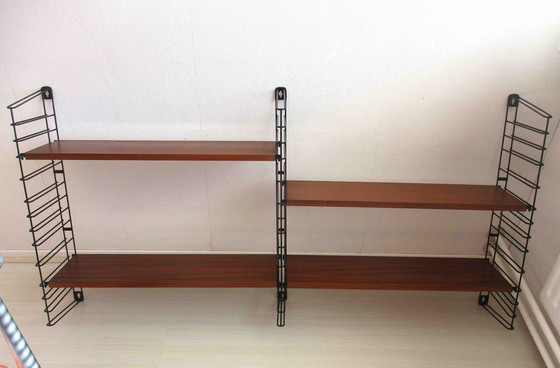 Image 1 of Tomado Wand- Boekenrek Met Drie Staanders En Vier Teak Planken