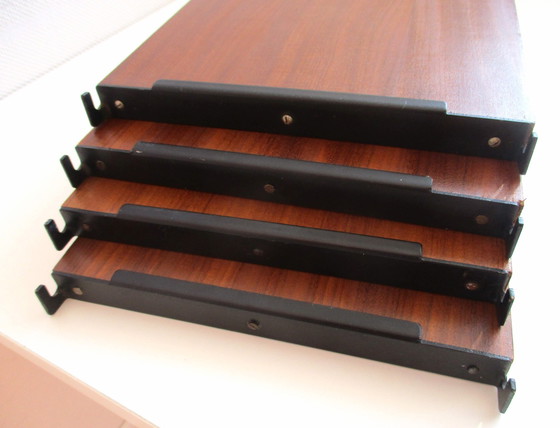 Image 1 of Tomado Wand- Boekenrek Met Drie Staanders En Vier Teak Planken