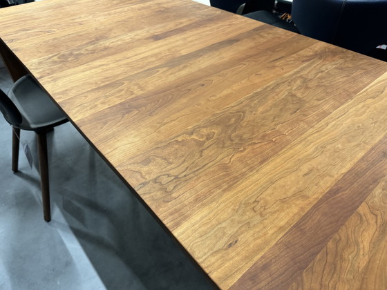 Image 1 of Leolux Vivre Eetkamertafel Kersen hout l200