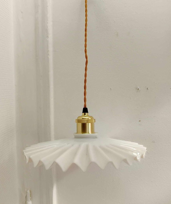 Image 1 of Vintage Opaline Hanglamp met reliëf