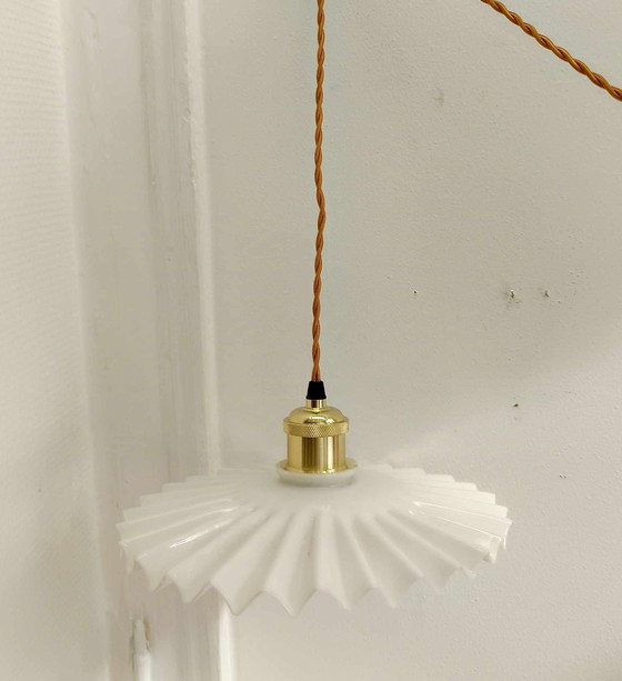 Image 1 of Vintage Opaline Hanglamp met reliëf