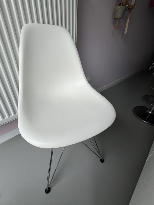 6x Vitra Eames DSR eetkamerstoelen