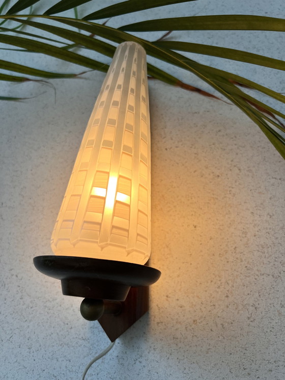 Image 1 of Wandlamp 50S Deens, Geslepen Glas Op Hout