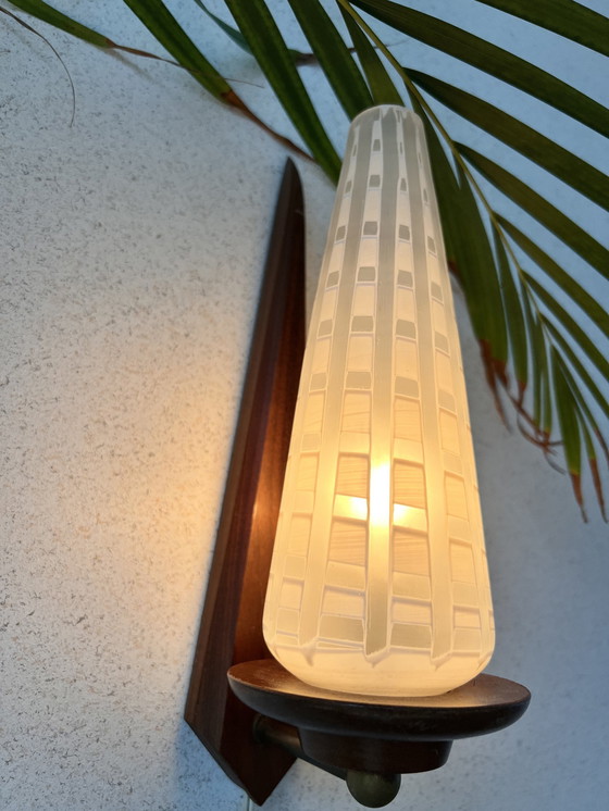 Image 1 of Wandlamp 50S Deens, Geslepen Glas Op Hout