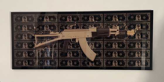 Image 1 of  “Ak-47 Dollar Artwork”. Gesigneerd, In Groot Formaat.