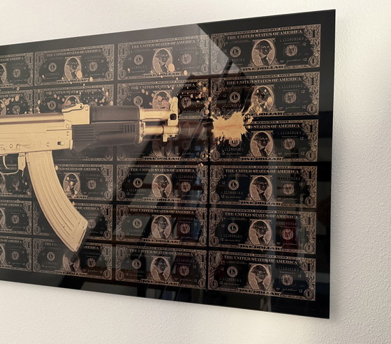 Image 1 of  “Ak-47 Dollar Artwork”. Gesigneerd, In Groot Formaat.