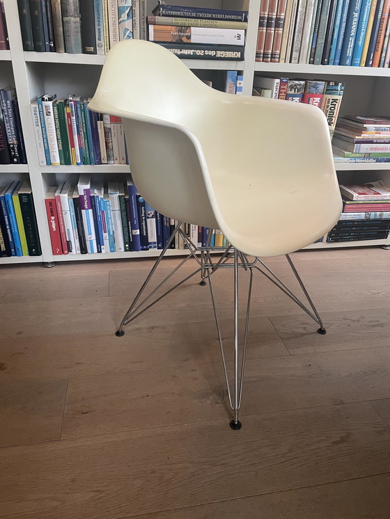 Image 1 of 2 X Vitra Eames Dar Eetkamerstoel