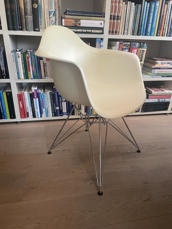 Image 1 of 2 X Vitra Eames Dar Eetkamerstoel