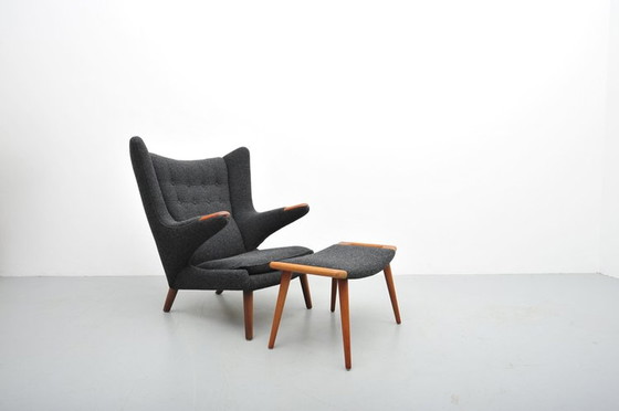 Image 1 of Hans J. Wegner Papa Bär stoel AP19 1951 met voetenbankje