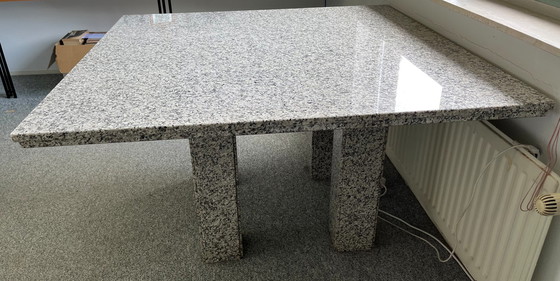 Image 1 of Italiaanse granieten tafel