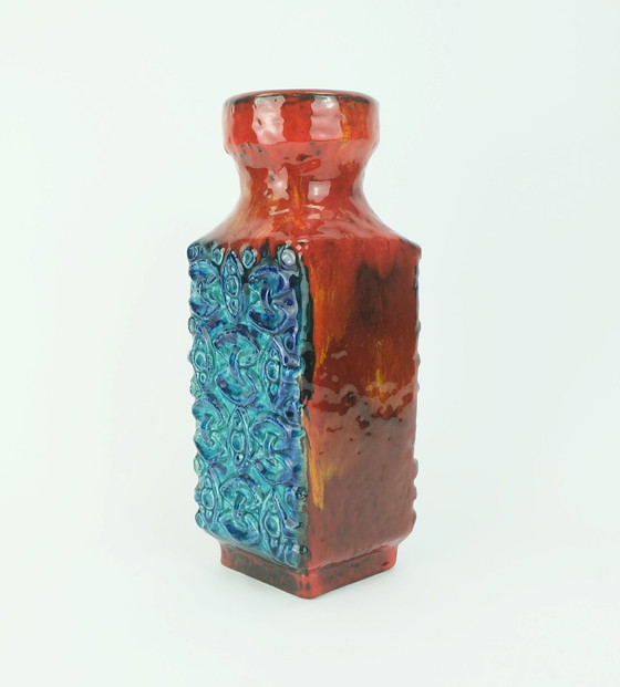 Image 1 of 1960 baai keramik VASE reliëf decor blauw turkoois rood oranje model 986-30 WGP