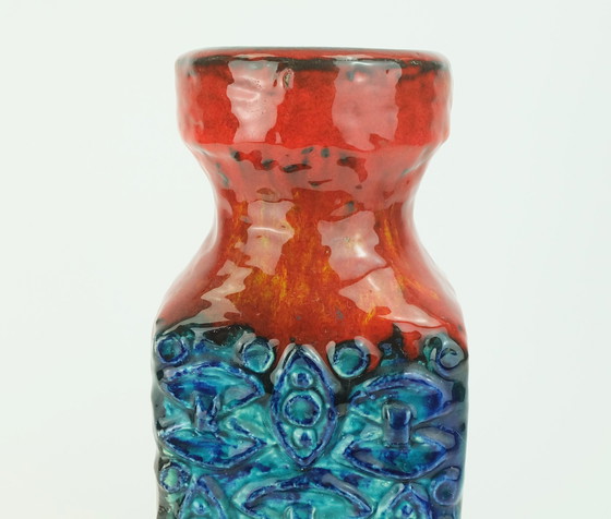 Image 1 of 1960 baai keramik VASE reliëf decor blauw turkoois rood oranje model 986-30 WGP