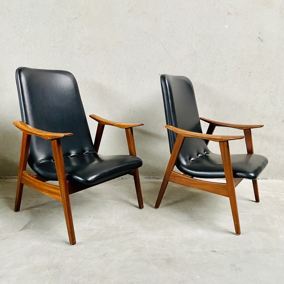 Image 1 of Elegante Set Van Twee Mid-Century Zwart Skai Leren Fauteuils Met Teak Houten Frame | Jaren 60