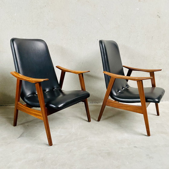 Image 1 of Elegante Set Van Twee Mid-Century Zwart Skai Leren Fauteuils Met Teak Houten Frame | Jaren 60