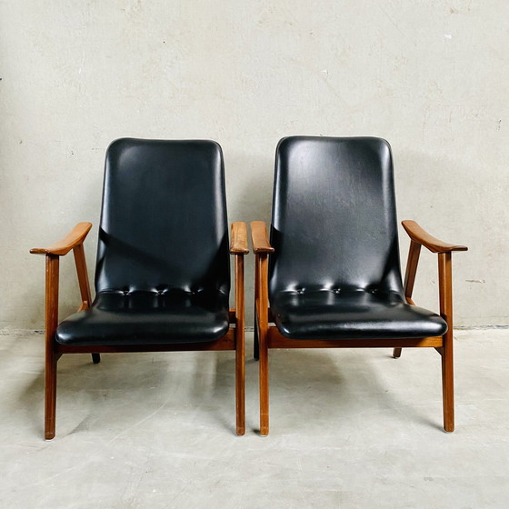 Image 1 of Elegante Set Van Twee Mid-Century Zwart Skai Leren Fauteuils Met Teak Houten Frame | Jaren 60