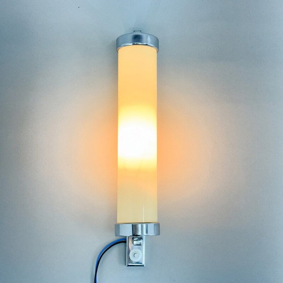 Image 1 of Vintage Bauhaus wandlamp in chroom en melkglas, 1930