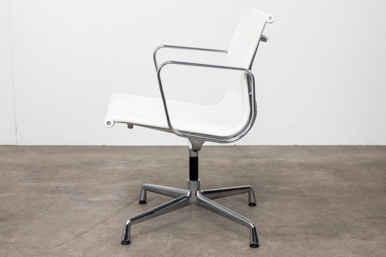 Image 1 of Vitra Aluminium Chair EA108