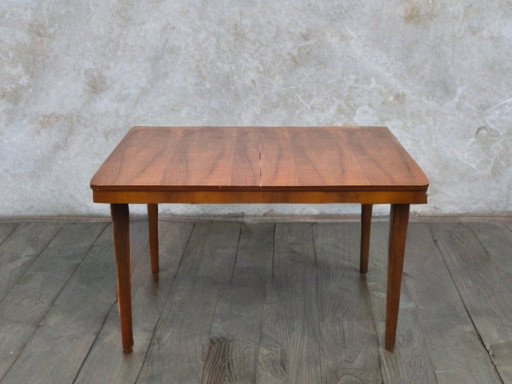 Uitschuifbare notenhouten tafel van Jitona, Vintage Tsjechië 1960S