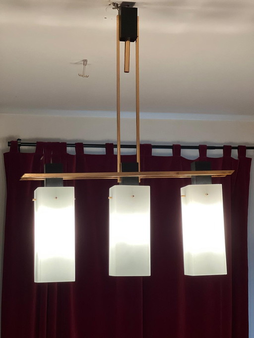 3-lichts hanglamp in opaline en messing Maison Arlus 1950