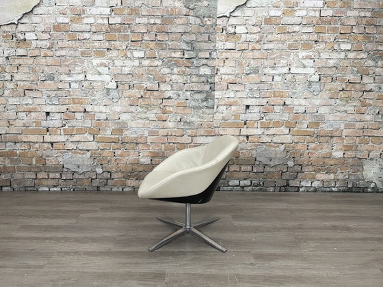 Image 1 of Walter Knoll Turtle Chair Creme