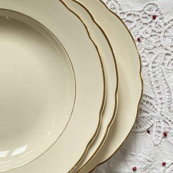 Image 1 of Set van 3 Villeroy Et Boch Antiek Beige en Verguld Aardewerk Platte Servies Borden