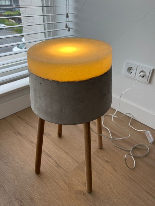 Serax concrete vloerlamp by Renate Vos