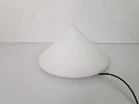 Image 1 of Minimalistische kegelvormige opaline lamp