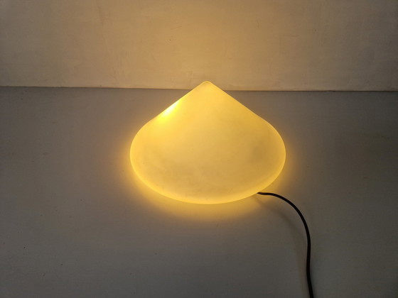 Image 1 of Minimalistische kegelvormige opaline lamp