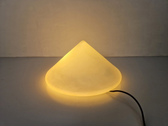 Image 1 of Minimalistische kegelvormige opaline lamp