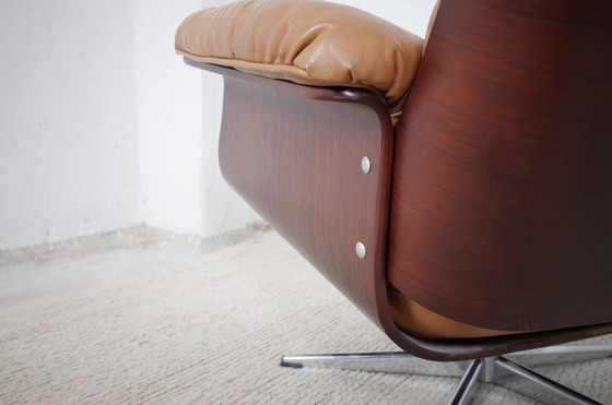 Image 1 of Vintage lounge stoel met houten kuip