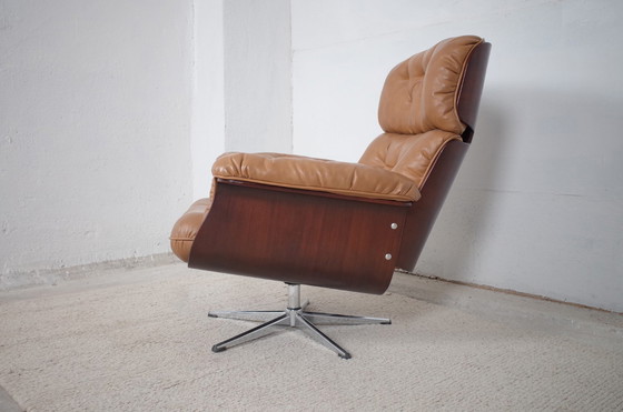 Image 1 of Vintage lounge stoel met houten kuip