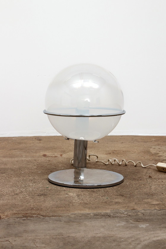 Image 1 of Italiaanse Design tafellamp gemaakt van chrome met glas,1960