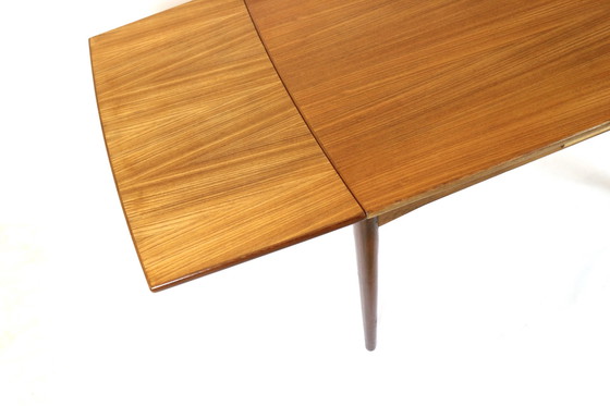 Image 1 of Vintage uitschuifbare eettafel gemaakt in de jaren '60