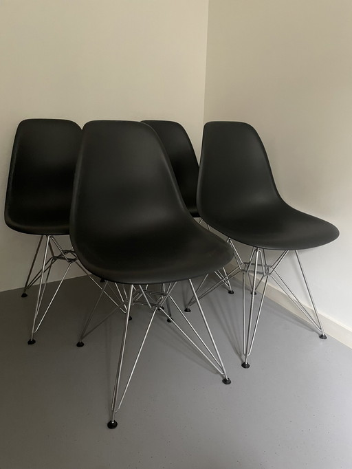 4X Vitra Eames Dsr Stoelen Met Verchroomd Onderstel, Antraciet