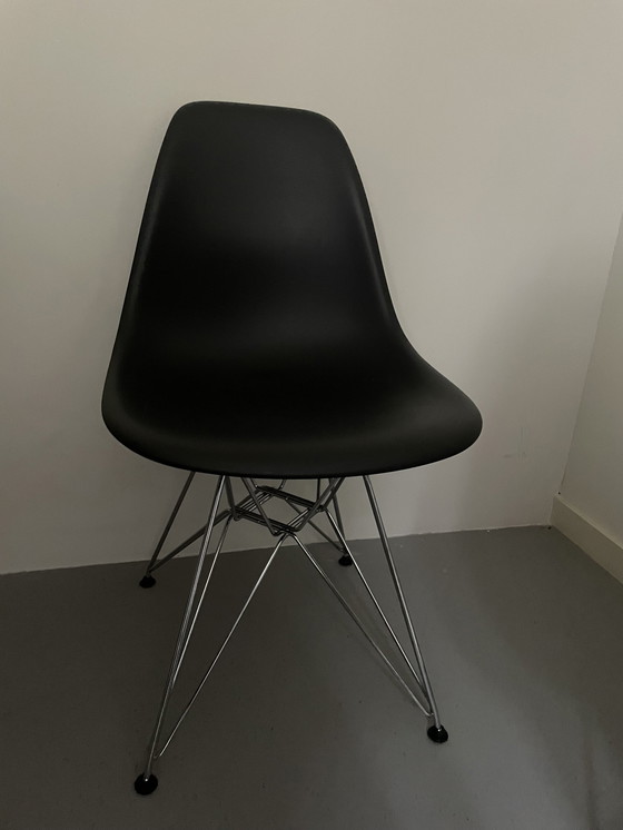 Image 1 of 4X Vitra Eames Dsr Stoelen Met Verchroomd Onderstel, Antraciet