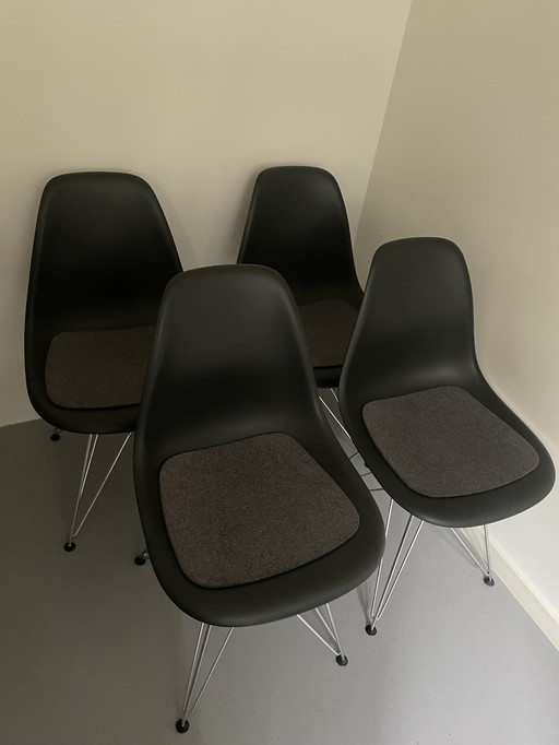 4X Vitra Eames Dsr Stoelen Met Verchroomd Onderstel, Antraciet