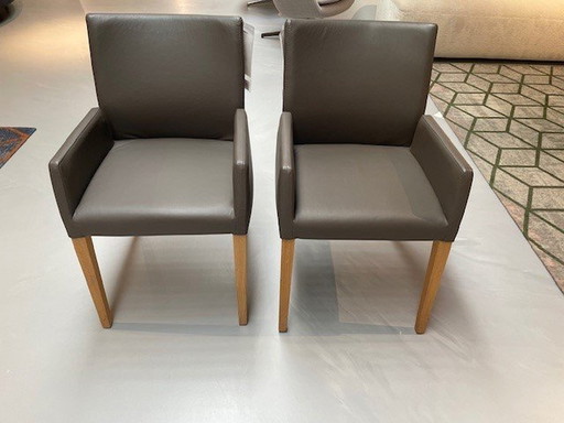 2 Stoelen Hulsta Armstoel Leder En Eik Toonzaalmodel