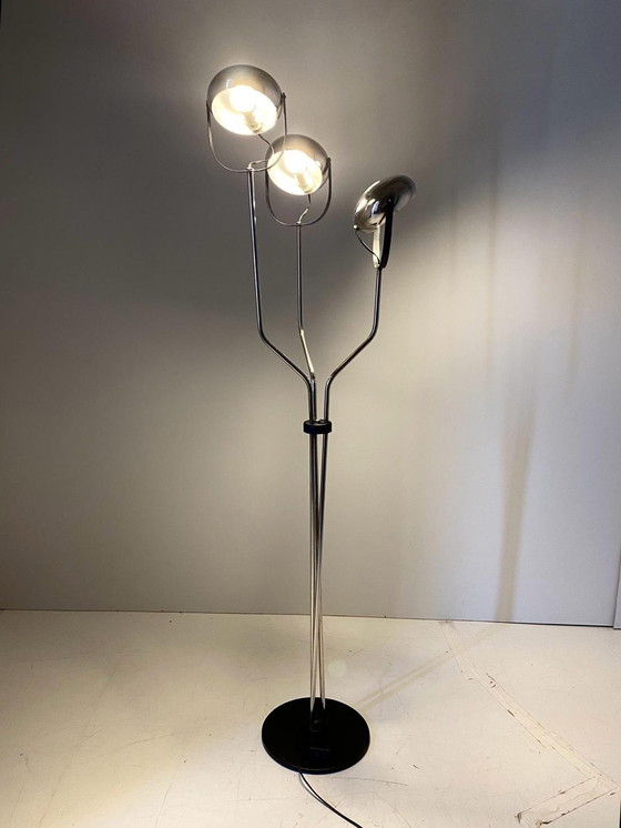 Image 1 of 1X Vintage verchroomde staande lamp met drie verstelbare lichtpunten, Reggiani 1960S