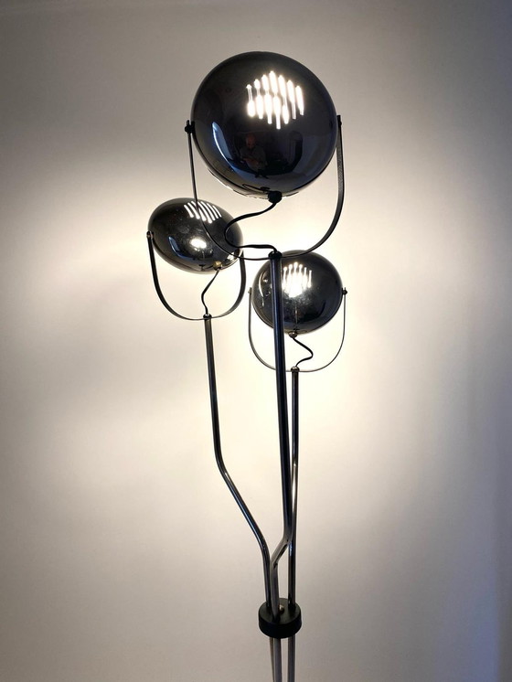 Image 1 of 1X Vintage verchroomde staande lamp met drie verstelbare lichtpunten, Reggiani 1960S