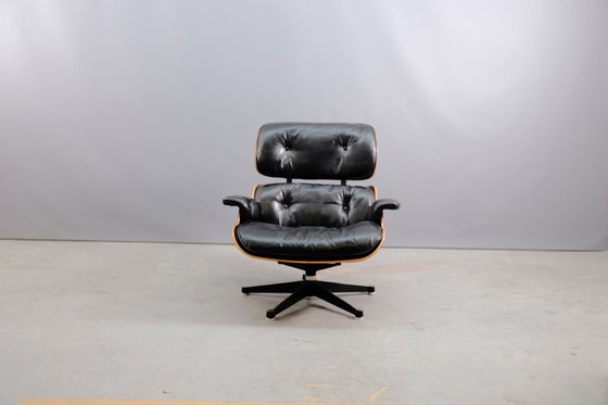 Image 1 of Mid-eeuwse leren fauteuil van Charles & Ray Eames voor Vitra