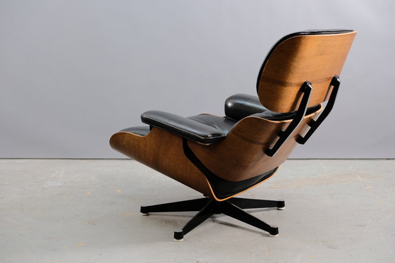 Image 1 of Mid-eeuwse leren fauteuil van Charles & Ray Eames voor Vitra