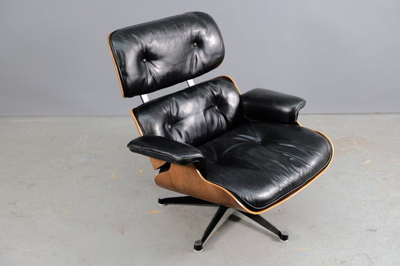 Image 1 of Mid-eeuwse leren fauteuil van Charles & Ray Eames voor Vitra