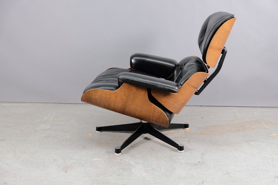 Image 1 of Mid-eeuwse leren fauteuil van Charles & Ray Eames voor Vitra