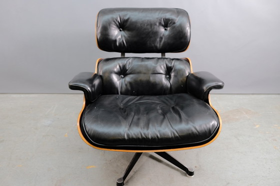 Image 1 of Mid-eeuwse leren fauteuil van Charles & Ray Eames voor Vitra