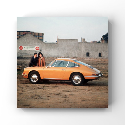 Porsche 912 oker fine art print | Duitsland, Frankfurt, 1967 | Messe