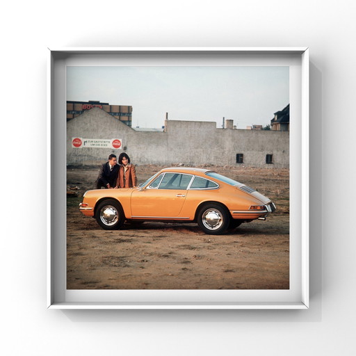 Porsche 912 oker fine art print | Duitsland, Frankfurt, 1967 | Messe