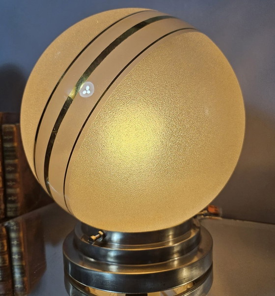 Image 1 of Art Deco Granietglazen plafondlamp met gouden rand op chromen voet. 1930S.