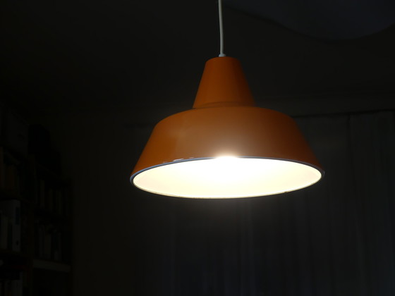 Image 1 of Hanglamp metaal geëmailleerd oranje Louis Poulsen, 1970