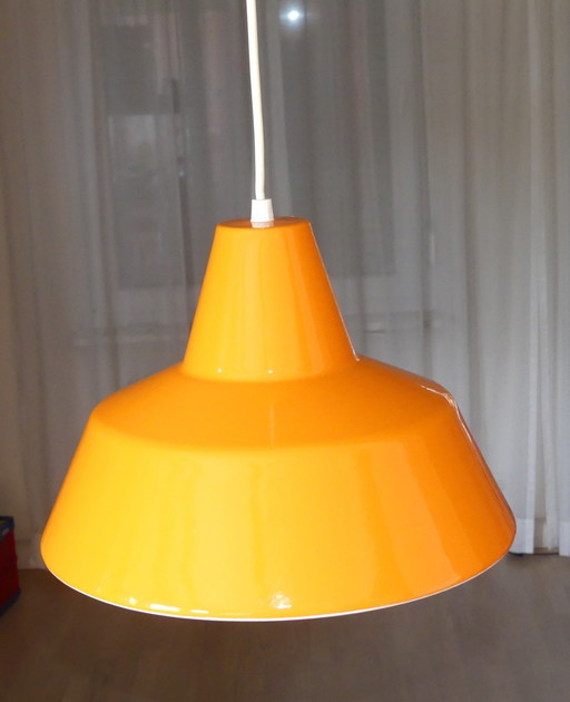 Hanglamp metaal geëmailleerd oranje Louis Poulsen, 1970